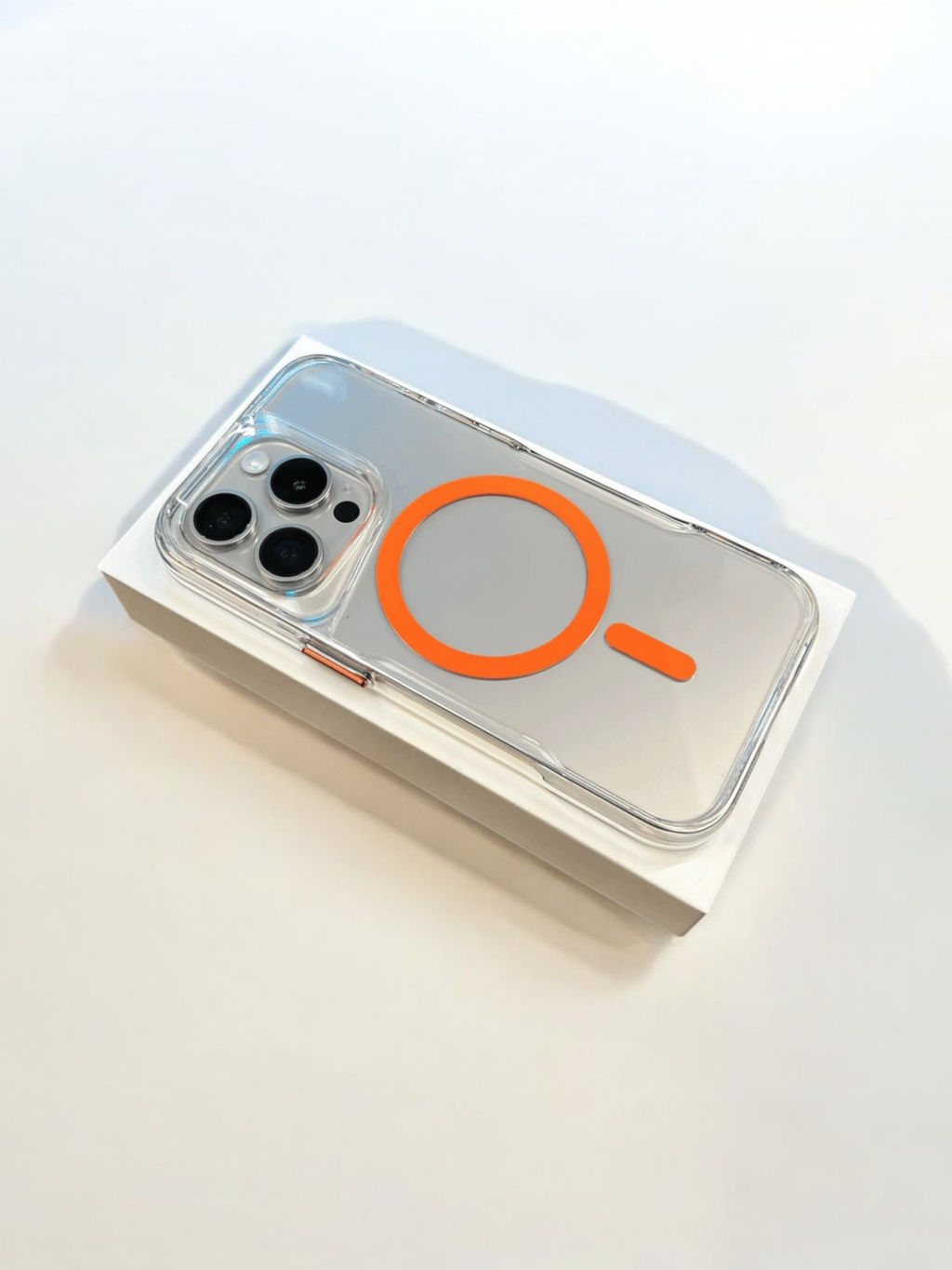 MUBI iPhone 14 Pro Sert Malzeme Sararmayan Şeffaf MagSafe Kılıf-Turuncu