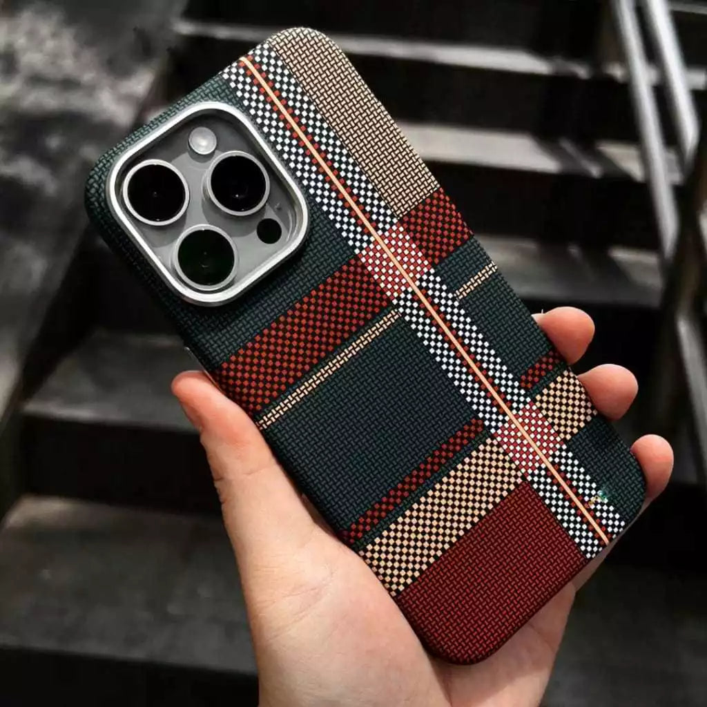 MUBI iPhone 15 Pro Max MagSafeli Karbon Kılıf- Renkli