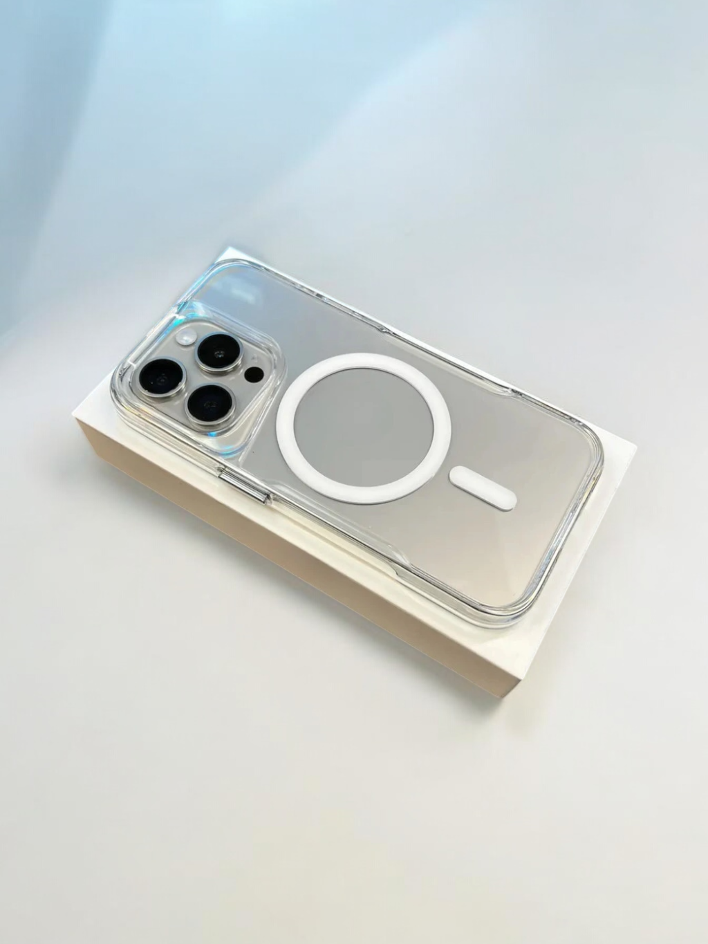 MUBI iPhone 14 Pro Sert Malzeme Sararmayan Şeffaf MagSafe Kılıf-Beyaz