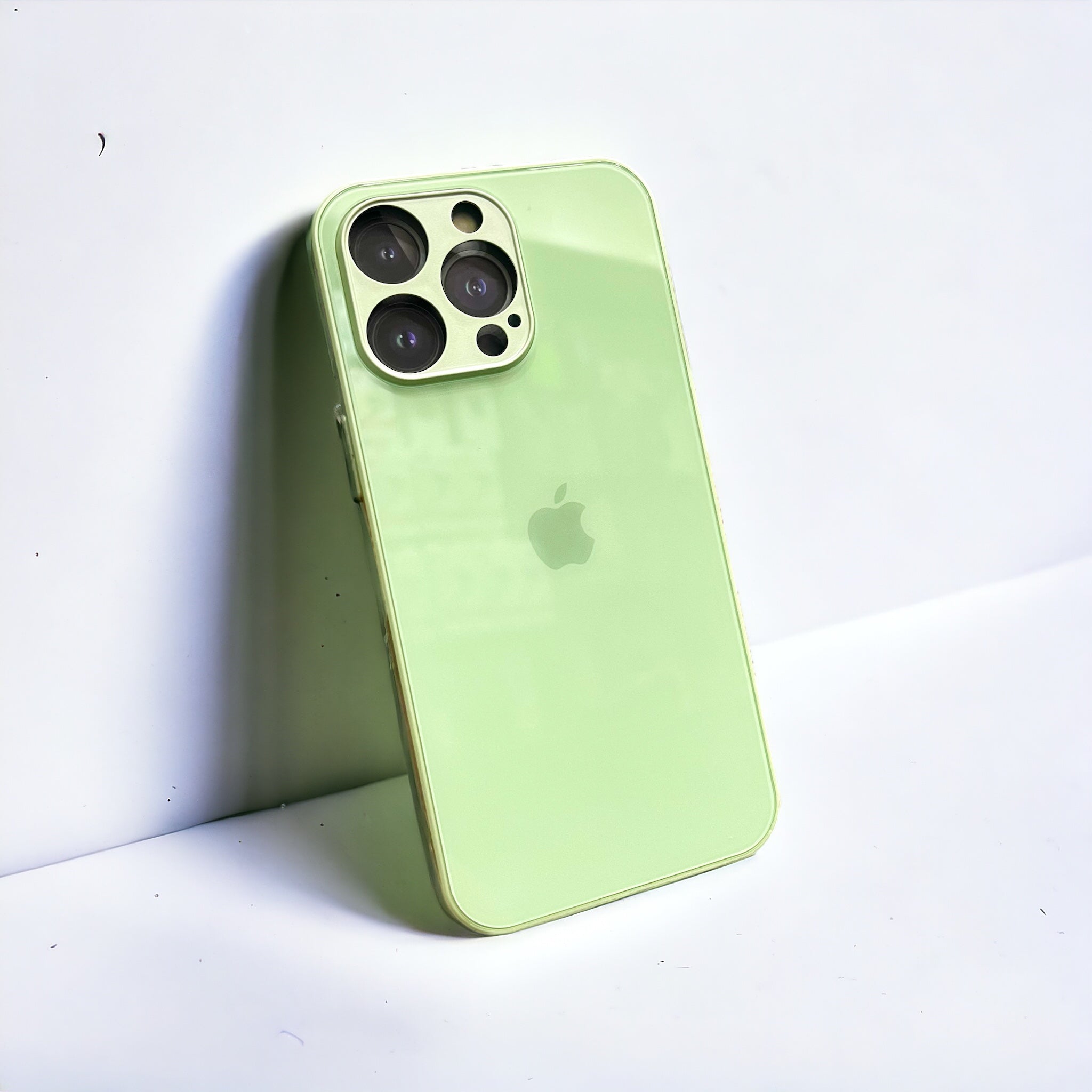 MUBI iPhone 15 Pro Max Kamera Korumalı Fıstık Yeşili Cam Kılıf